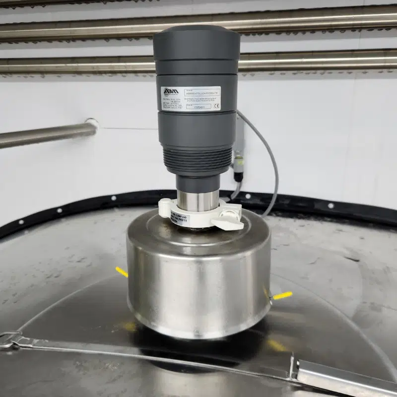 Sensore di livello a ultrasuoni su applicazione sanitaria